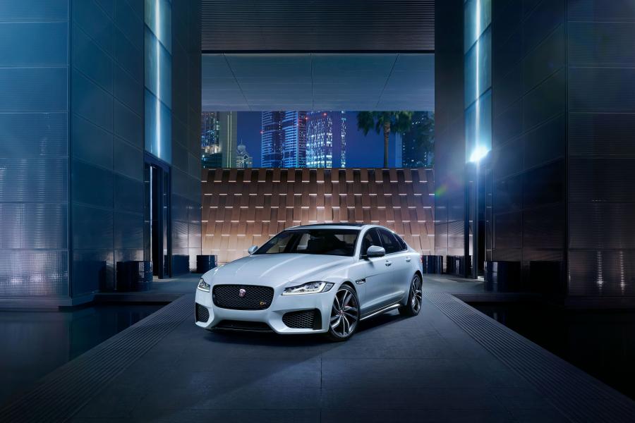  Jaguar XF S AWD 2015 года  (фото 36 из 43)
